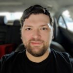 A picture of a man wearing a black shirt